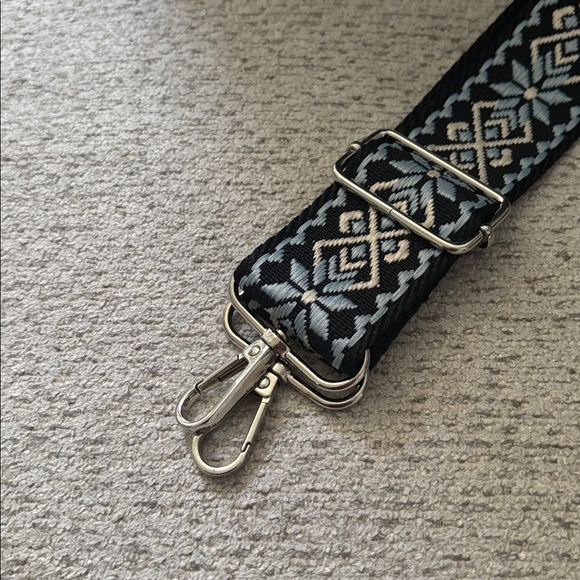 Geometric Patterned Strap - Picture 3 of 4